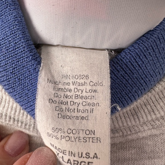 Vintage Women’s Sweatshirt - Winter Cottagecore 90’s Sweatshirt - Picture 7 of 7